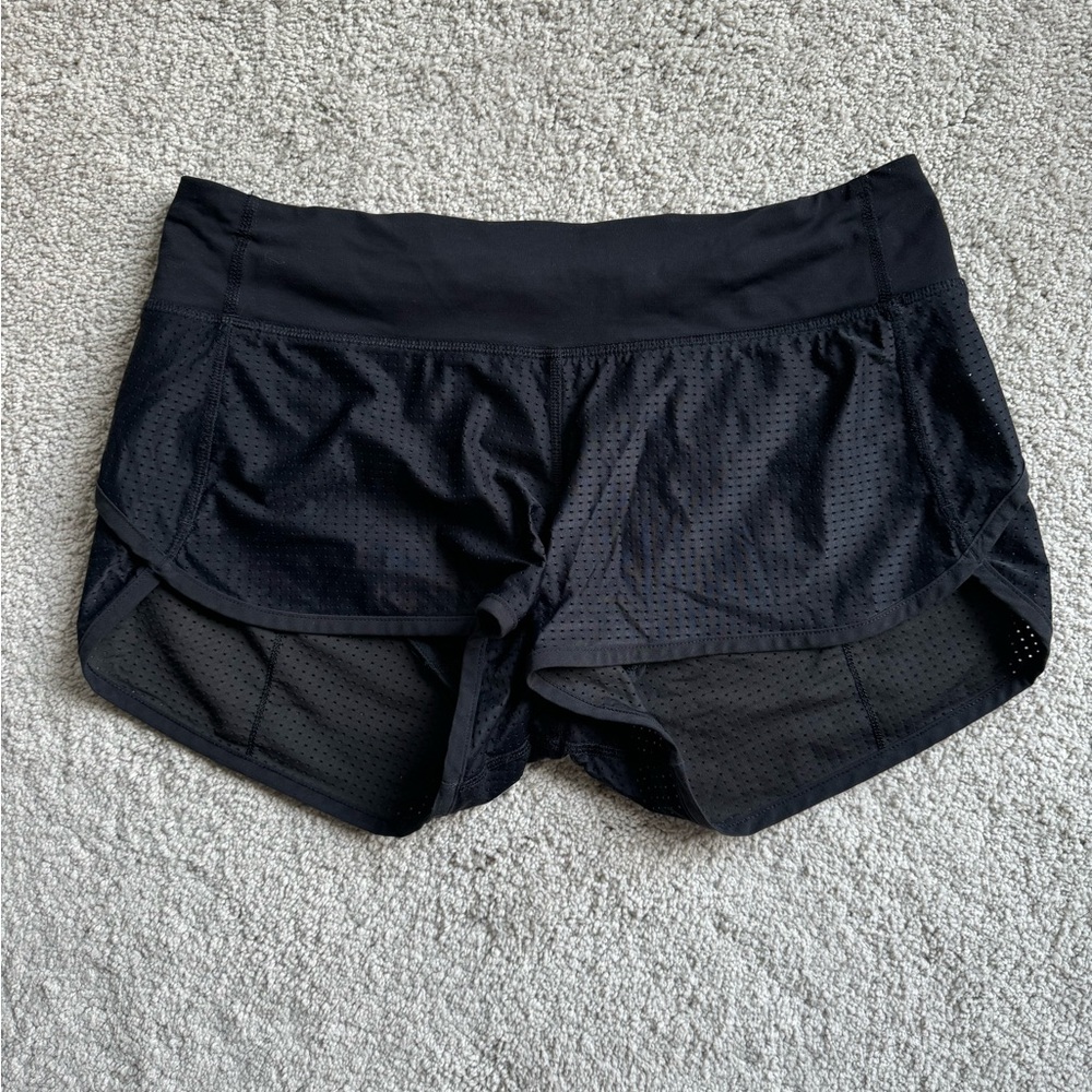 Lululemon Black Speedy shorts size6 2.5”